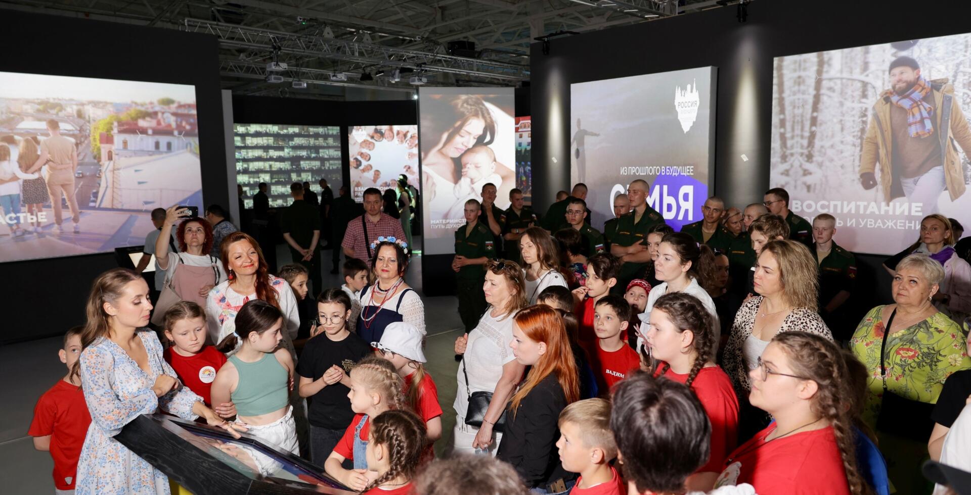 Экскурсия по выставке «Россия будущего»