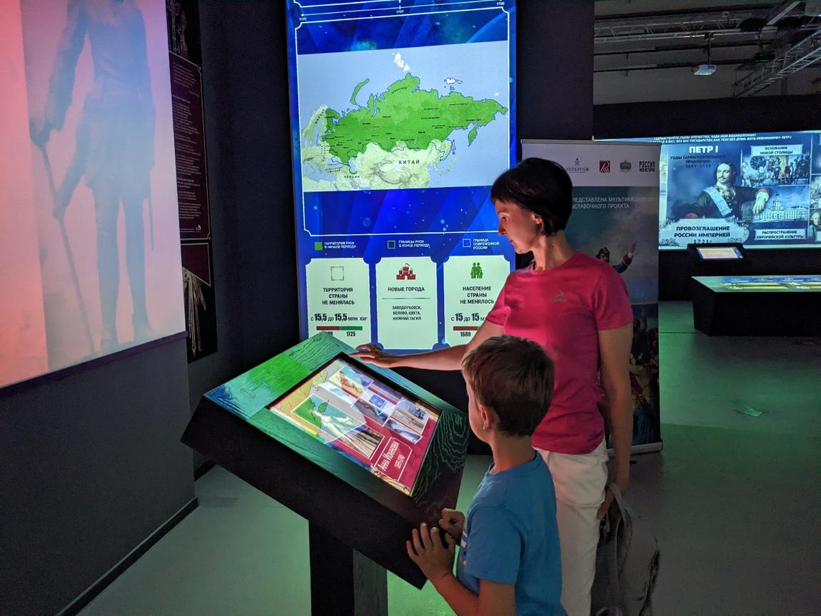 Уникальная мультимедийная выставка «30 картин из жизни Петра Великого».